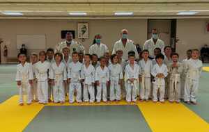 Changement de ceintures cours Éveil judo 4/5 ans.